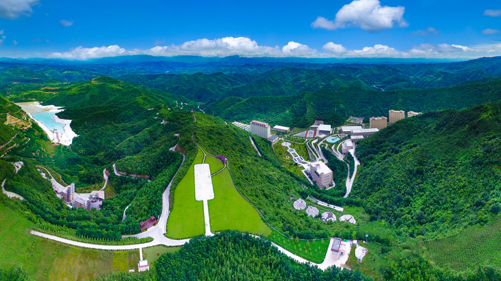 202206301656558529807448.jpg 圖5 國(guó)家級(jí)綠色礦山——金徽礦業(yè)郭家溝鉛鋅礦遠(yuǎn)眺_副本.jpg